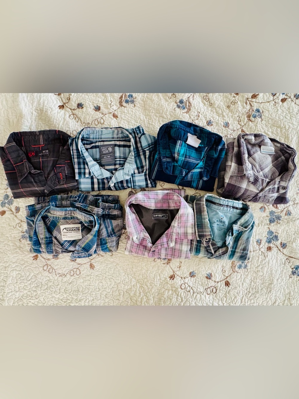 7 Men’s Medium Button-Down Short Sleeve Shirts